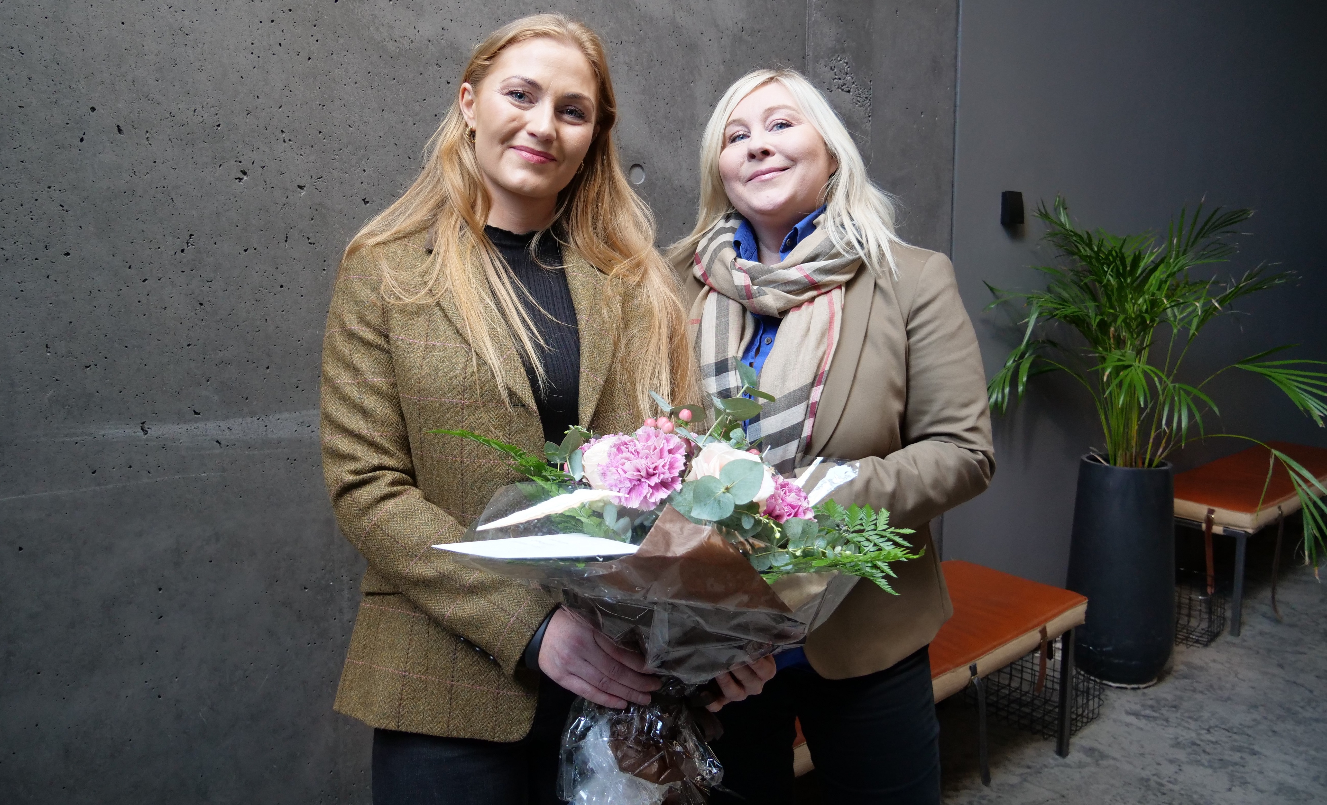 Mynd af Hallgerður Ragnarsdóttir og Helga María Albertsdóttir frá Sky lagoon