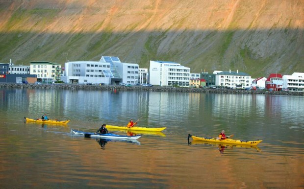 Kajakræðarar á Skutulsfirði.