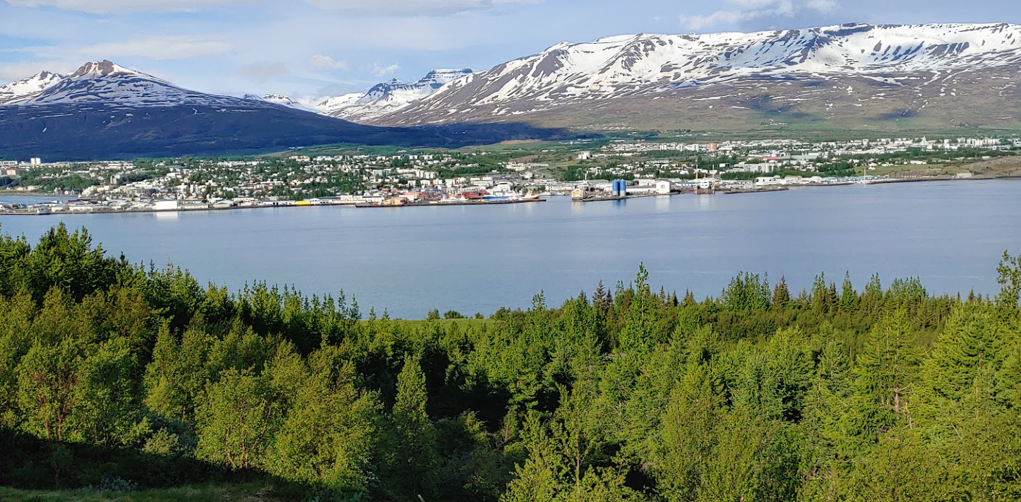 Sér yfir Akureyri, enn áfangastaðanna fjögurra.
