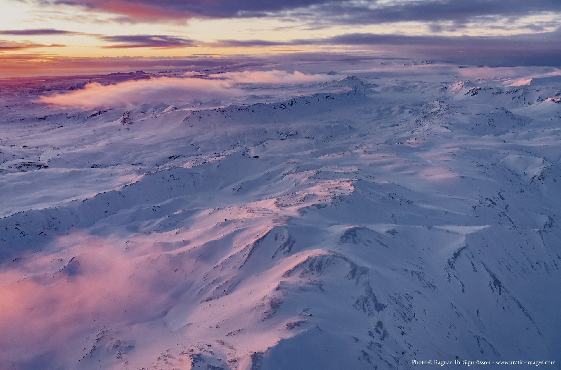 Landsmenn sáttir við ferðamenn og ferðaþjónustu