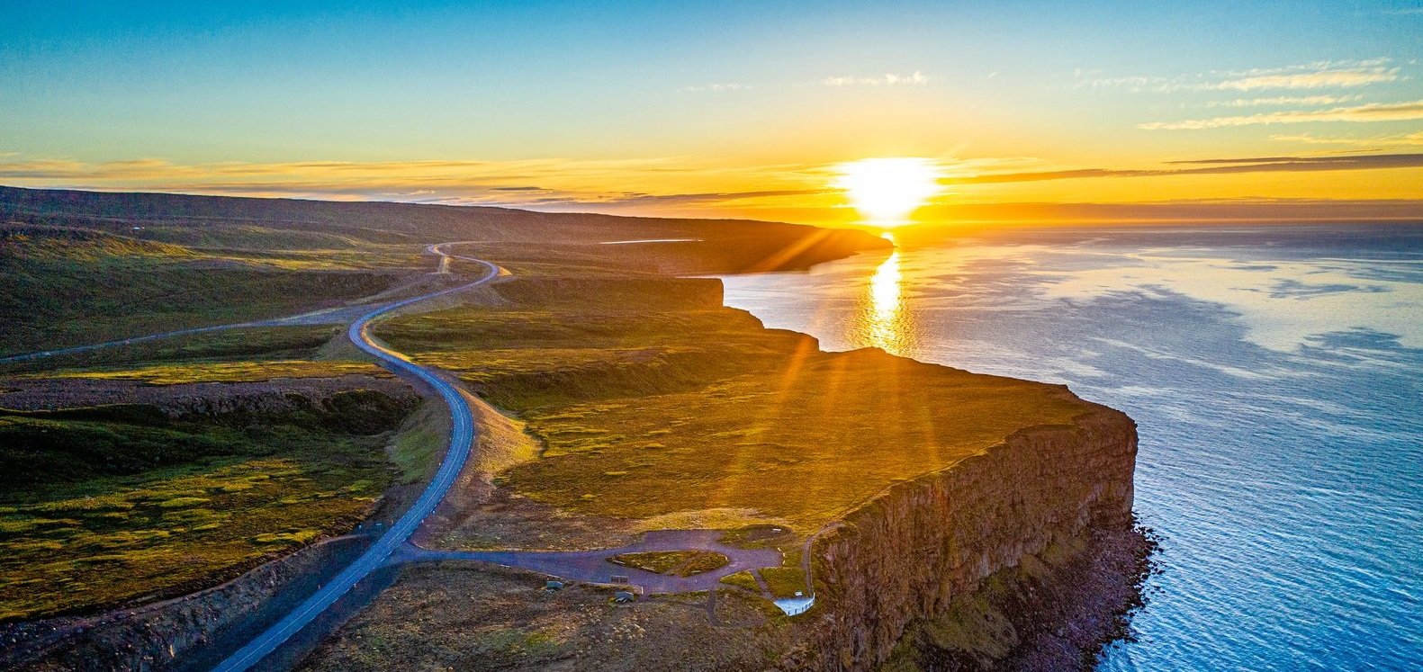 Hingsbjarg á austanverðu Tjörnesi.      -Mynd: Markaðsstofa Norðurlands