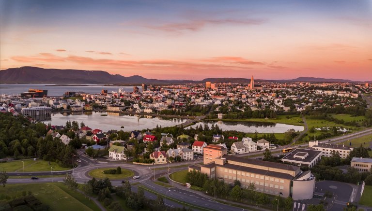148 þúsund brottfarir erlendra farþega í mars