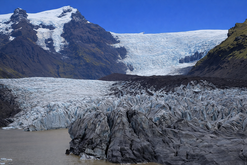 Svínafellsjökull er einn af skriðjöklum Öræfajökuls.