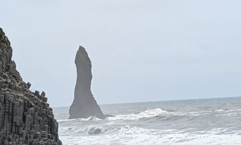 Myndin er tekin í september áður en landrof hófst. Nú er þessi fjara horfin.