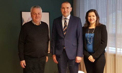 Á myndinni eru þau Guðni Th. og Eliza ásamt Skarphéðni Berg Steinarssyni ferðamálastjóra.