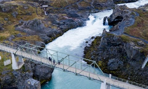 Gamla brúin yfir Skjálfandaflót við Fosshól, skammt neðan Goðafoss. 
-Mynd: Íslandsstofa