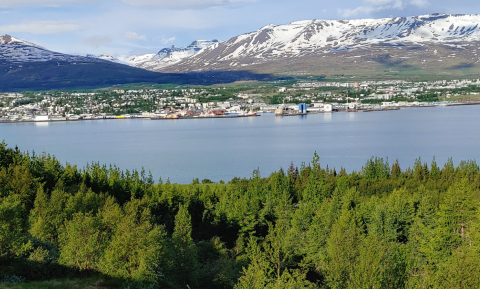 Sér yfir Akureyri, enn áfangastaðanna fjögurra.