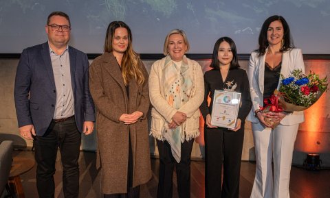 Frú Halla Tómasdóttir, forseti Íslands, afhenti Íslandshótelum verðlaunin.