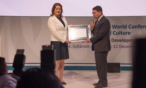 Eliza Reid og Taleb Rifai á ráðstefnunni í Muscat, höfuðborg Ómans, í gær.
