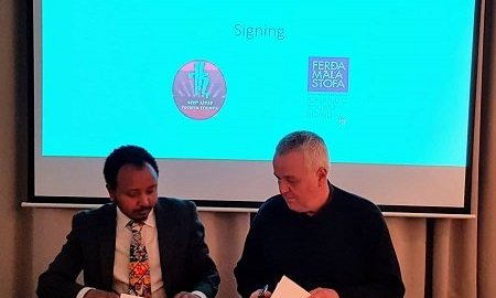 Seleshi Girma og Skarphéðinn Berg Steinarsson ferðamálastjóri undirrita viljayfirlýsingu um samstarf á milli Ferðamálastofu og Tourism Ethiopia.