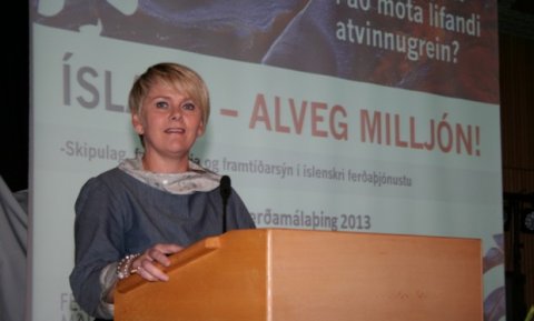 Ragnheiður Elín Árnadóttir, ráðherra ferðamála, ávarpar þingið.