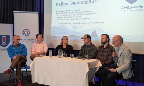 Pallborðsumræður við kynningu á Atvikavaktinni í dag. Talið frá vinstri: Ívar Finnbogason, Félag fjallaleiðsögumanna; Svavar Ólafur Pétursson, Kópavogsbær; Aníta Ósk Ágústsdóttir, Vísir hf.; Haukur Ingi Einarsson, Glacier Adventures; Höskuldur Elefsen, Icelandia og Arnar Már Ólafsson ferðamálastjóri.