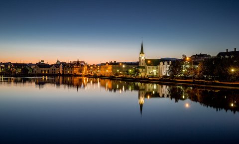 Sumarnótt við Reykjavíkurtjörn. Mynd: Ragnar Th. Sigurðsson